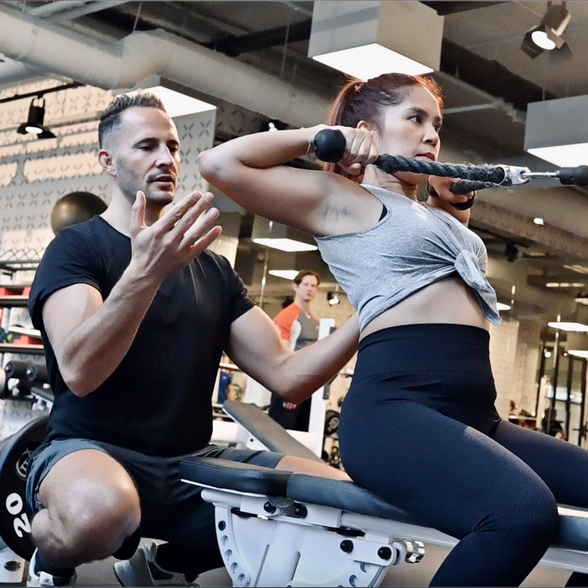 Rudern Seil zum Hals Übung