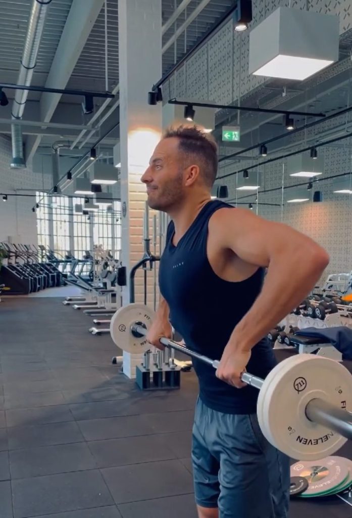 Cuban Press 3 Anheben auf Brusthöhe, Schultern fast parallel