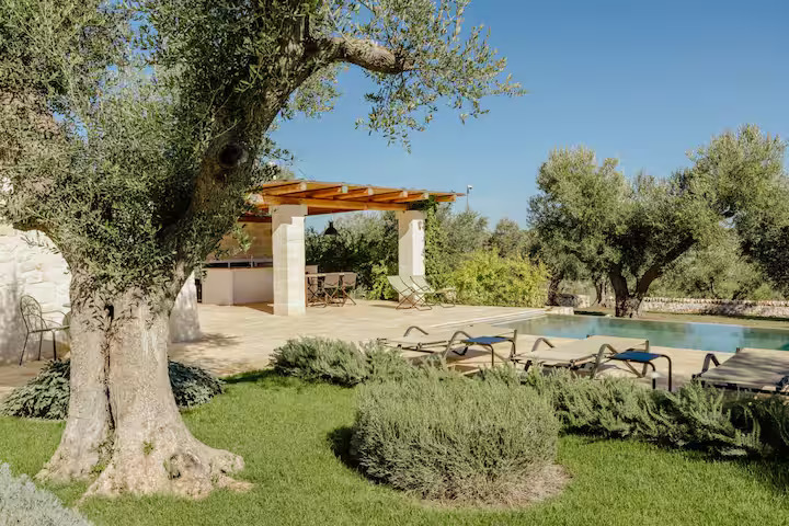 Trullo patio and pool with lounge chairs